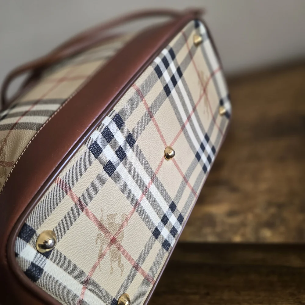 Burberry Beige Vintage Bucket Bag And Wallet - Picture 4 of 11